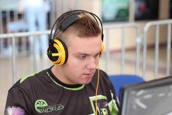 德州扑克中盘为何别贪（德州扑克中期为何应避免贪心）