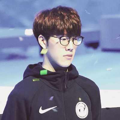 职业选手的“手感”迷思：科学解析为什么连赢并不代表下一把运气好。（揭开职业选手“手感”迷思：连胜为何并不预示下一局的好运）