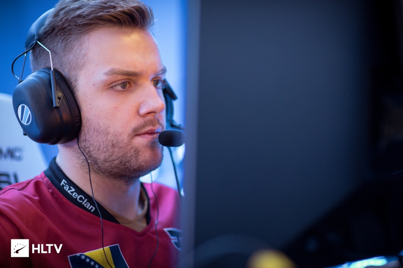 解析“跑得快”中的战术性弃牌：为了最后一击而选择战术潜伏。（跑得快战术弃牌解读：为终局一击蓄势潜伏）